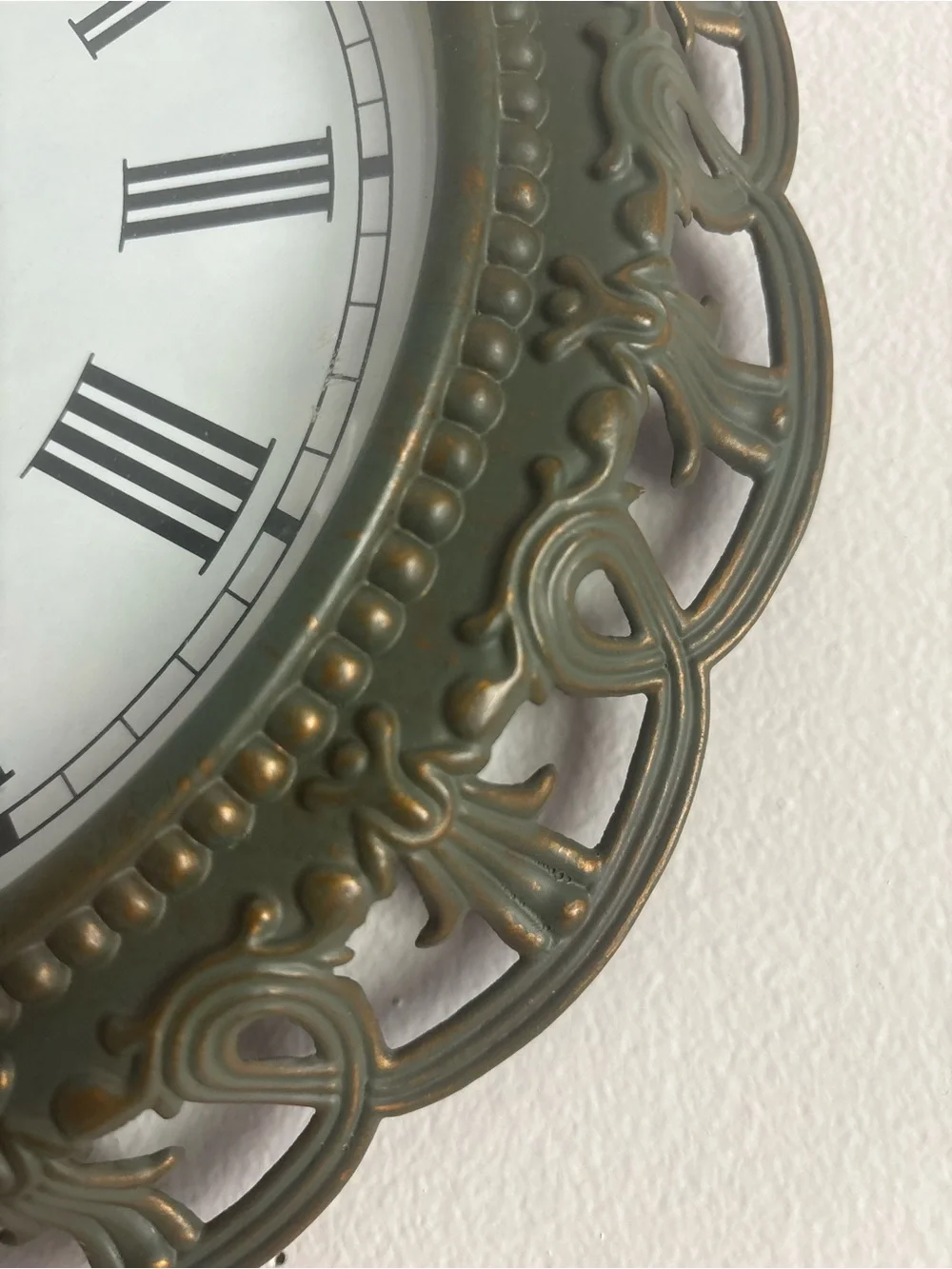 Vintage Style Ingraham Ornate Filigree Floral Design Quartz Wall Clock 10 in